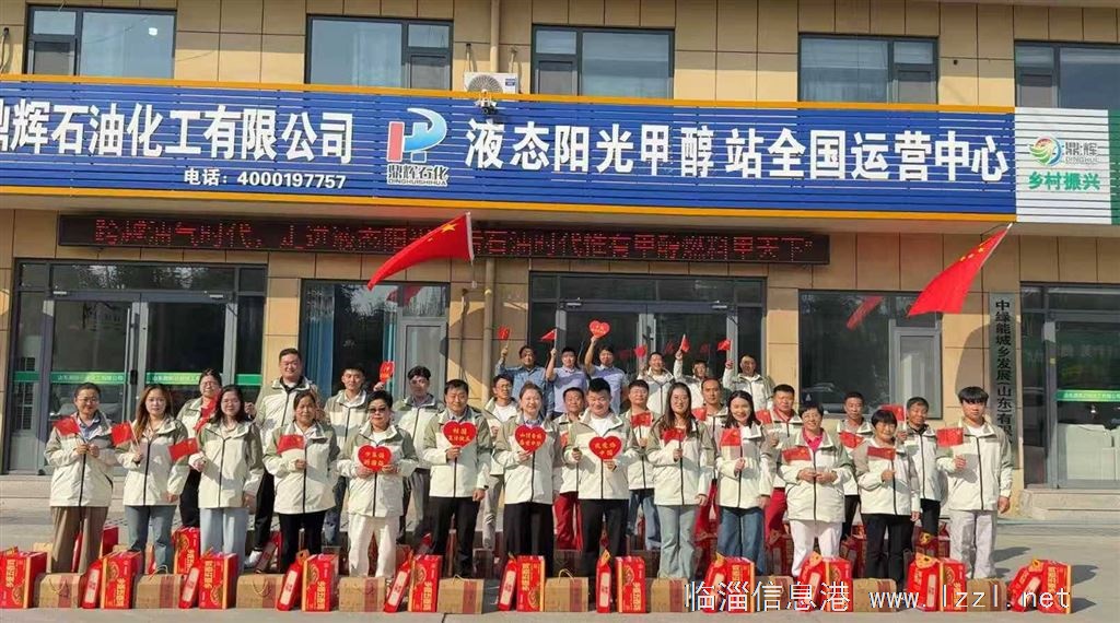 本公司招聘厨师一名，公司只做中午饭人员有十几名，晚上几个工作轻松，没事打扫卫生，月休两天假