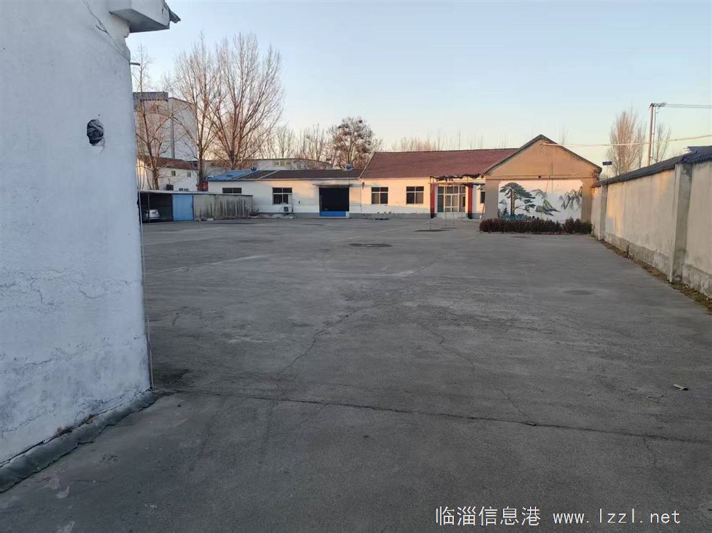 高速路口以北，宏达路东首