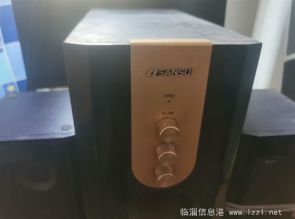 超低价处理一个17液晶显示器+一个音响